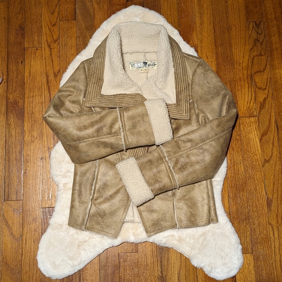 Womans Sherpa Jacket,Tan & White w/ Pytho Pattern - Picture 11 of 11